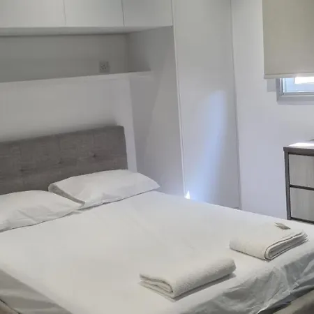 4 Bedroom Fully Renovated Prestige Apartment *